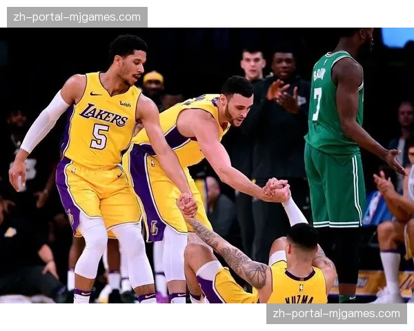 追随父亲的脚步:小肯·格里菲斯 Jr. 在父亲入选名人堂周年纪念日击出大联盟首轰 追随父亲的脚步:小肯·格里菲斯 Jr. 在父亲入选名人堂周年纪念日击出大联盟首轰